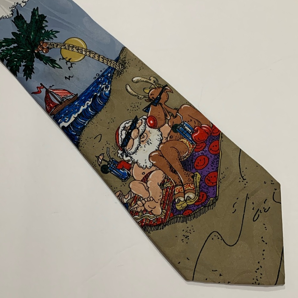 Holiday tie